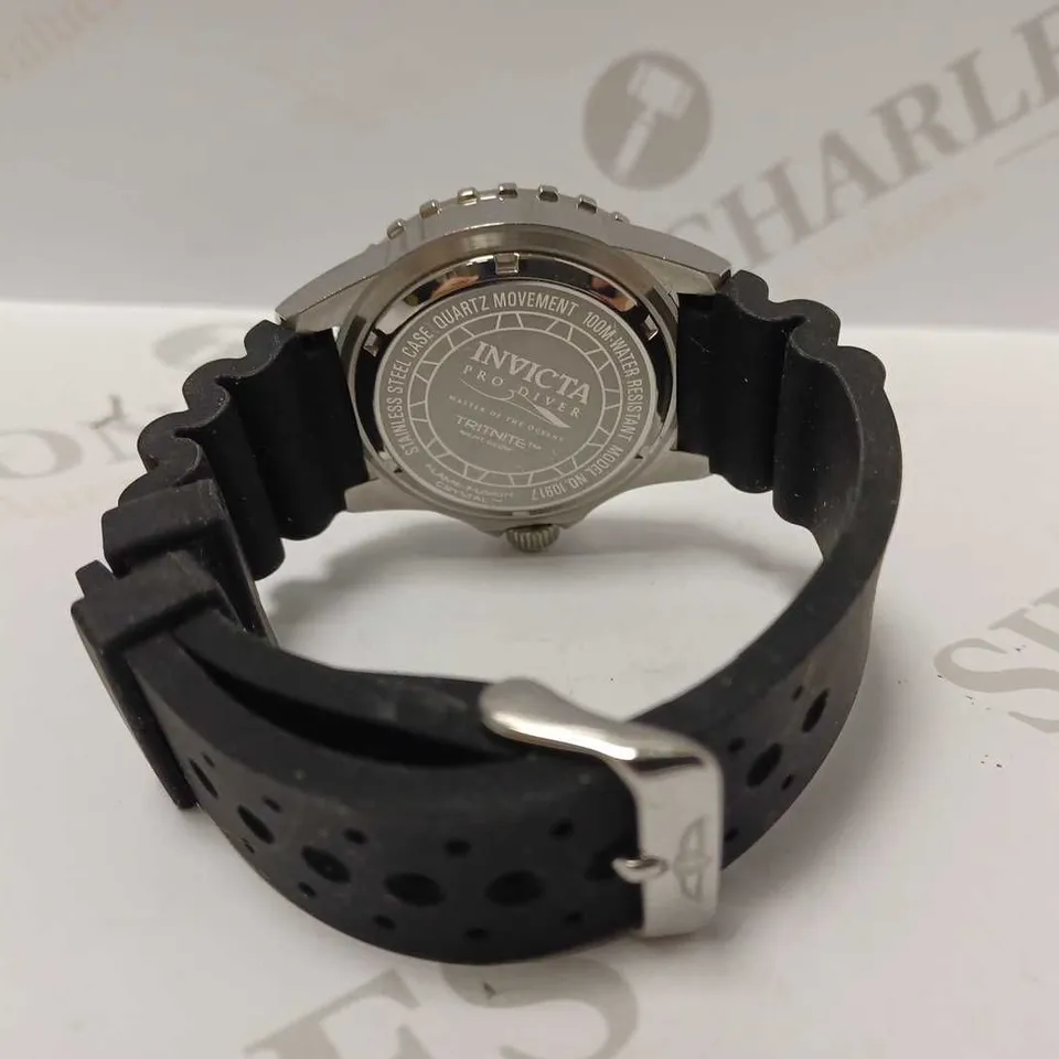 INVICTA PRO DIVER BLACK DIAL RUBBER WRISTWATCH 
