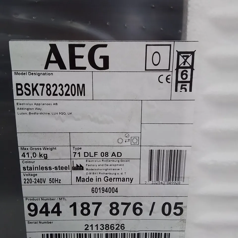 AEG INTEGRATED ELECTRIC STEAMBOOST SINGLE OVEN WITH STEAM CLEANING Model BSK782320M