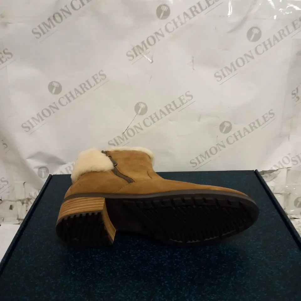 EMU AUSTRAILIA CHESTNUT EXPLORE BOOTS - SIZE 8