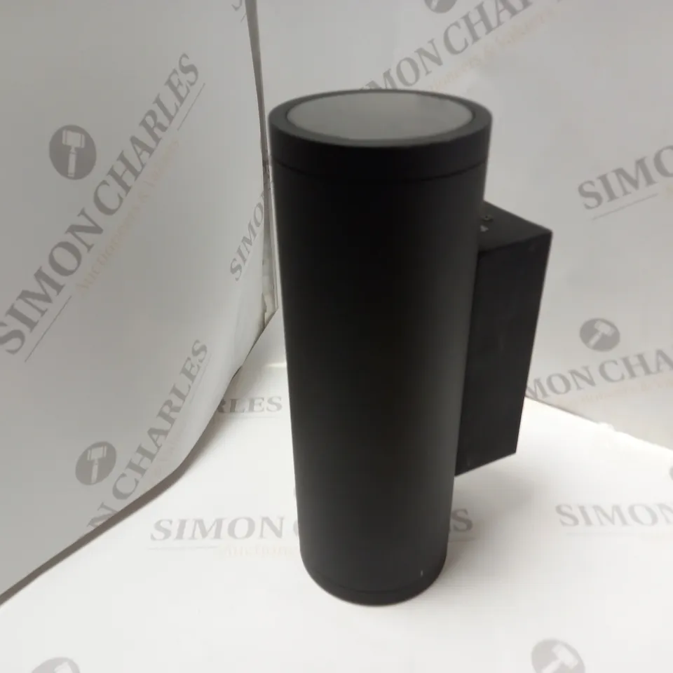 PHILIPS OUTDOOR WALL LIGHT APPEAR