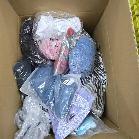 BOX OF APPROXIMATELY 25 ASSORTED ITEMS TO INCLUDE: REGATTA FLEECE