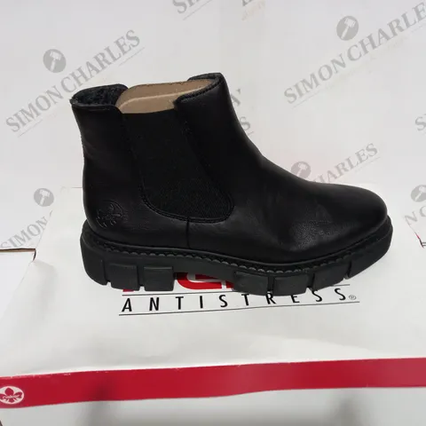 BOXED RIEKER M3854-00 CHUNKY ANKLE BOOTS - SIZE 6