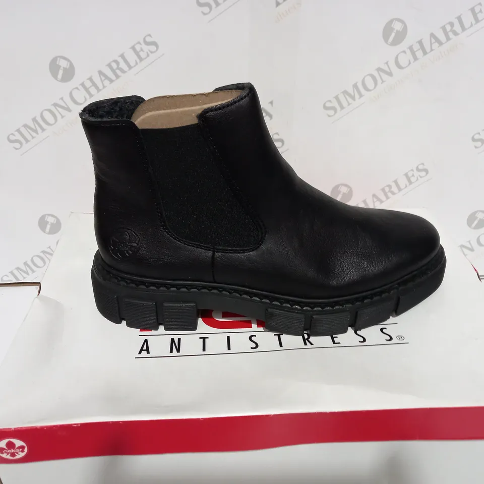 BOXED RIEKER M3854-00 CHUNKY ANKLE BOOTS - SIZE 6