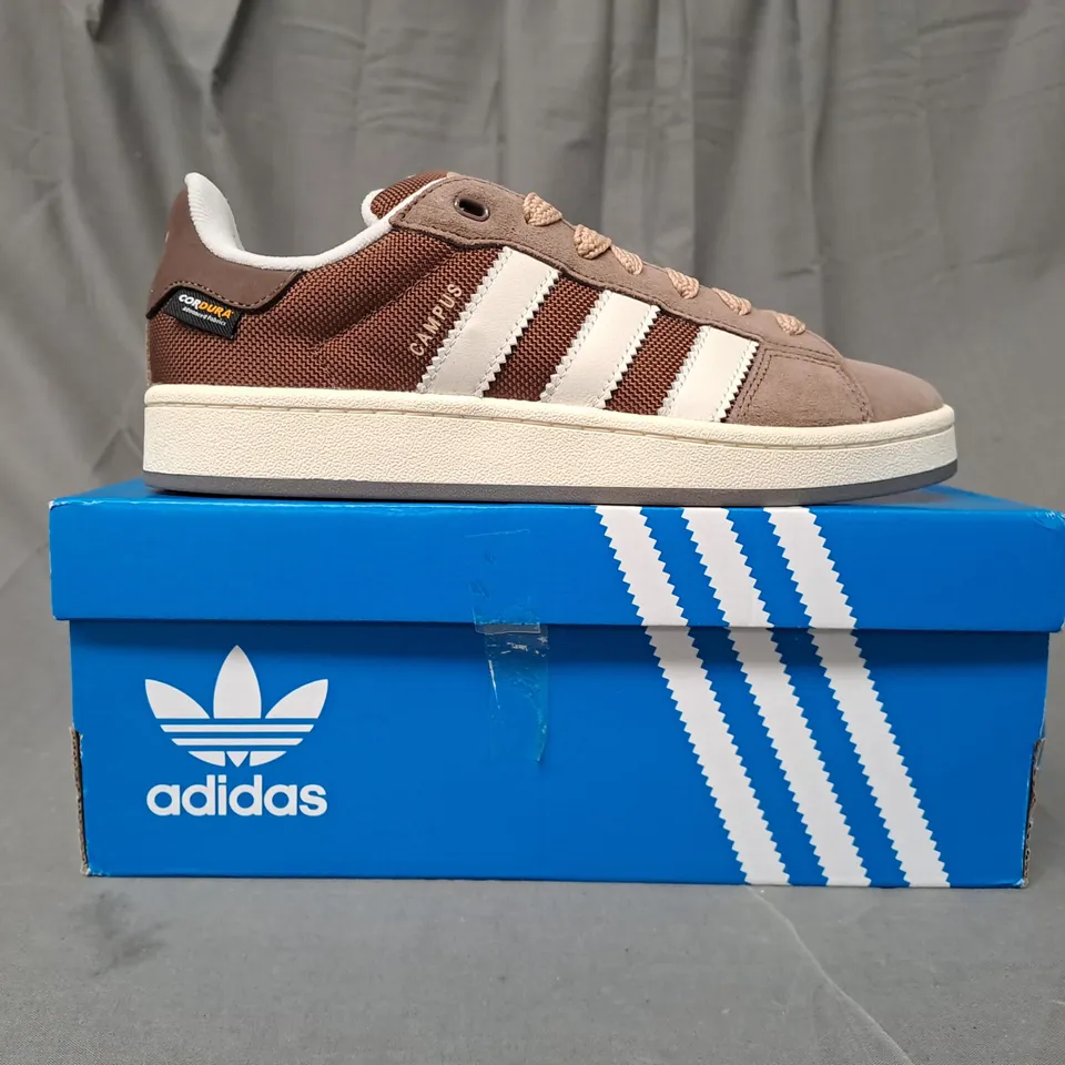 BOXED PAIR OF ADIDAS CAMPUS 00S SHOES IN BROWN/WHITE UK SIZE 7