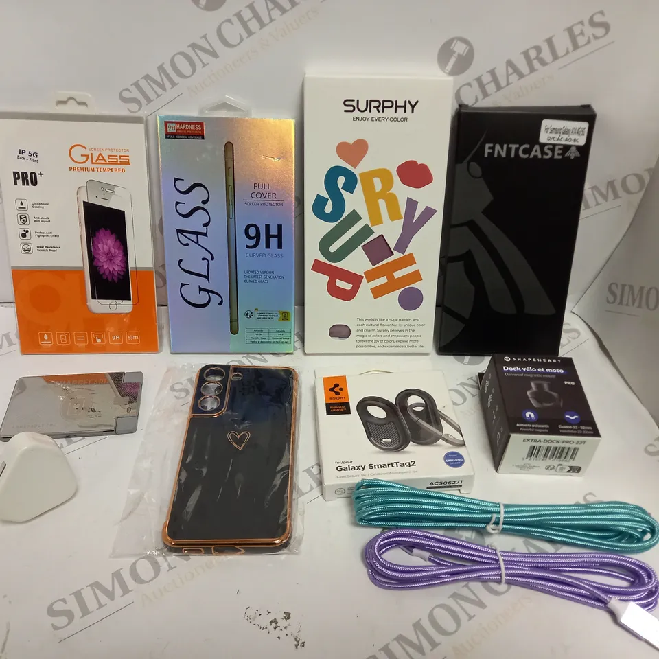 APPROXIMATELY 30 ASSORTED SMARTPHONE & TABLET ACCESSORIES TO INCLUDE CASES, CHARGING CABLES, USB PLUGS ETC