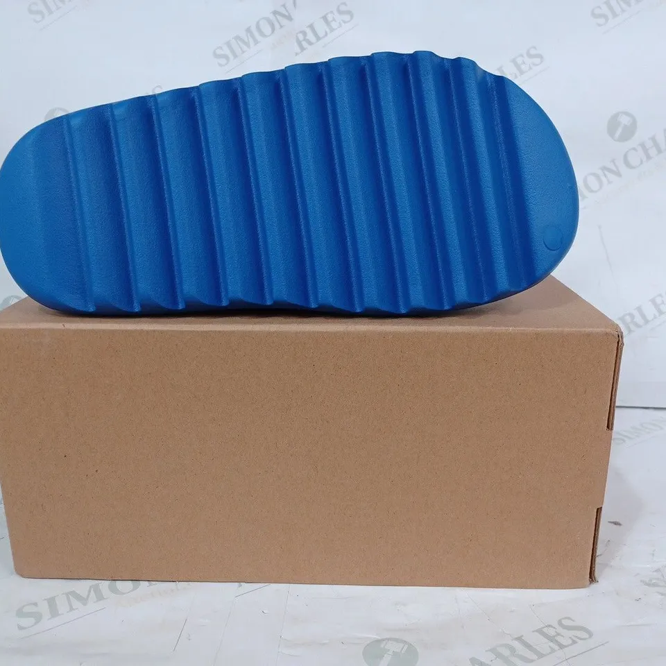 BOXED PAIR OF ADIDAS YEEZY SILDERS IN BLUE UK SIZE 10