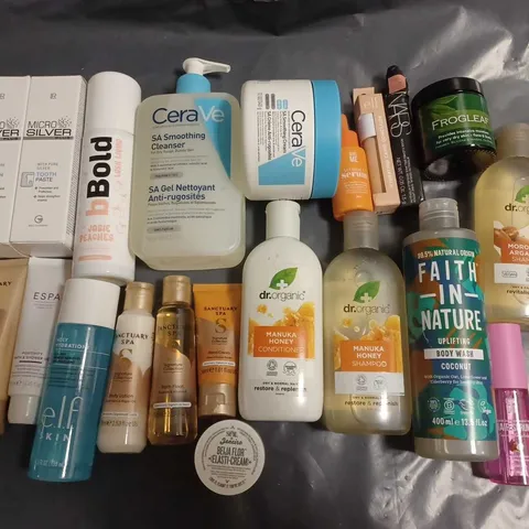 LOT OF APPROXIMATELY 30 ASSORTED HEALTH AND BEAUTY ITEMS TO INCLUDE MICRO SILVER TOOTHPASTE, FROGLEAF DRY SKIN AND CERAVE SMOOTHING CREAM