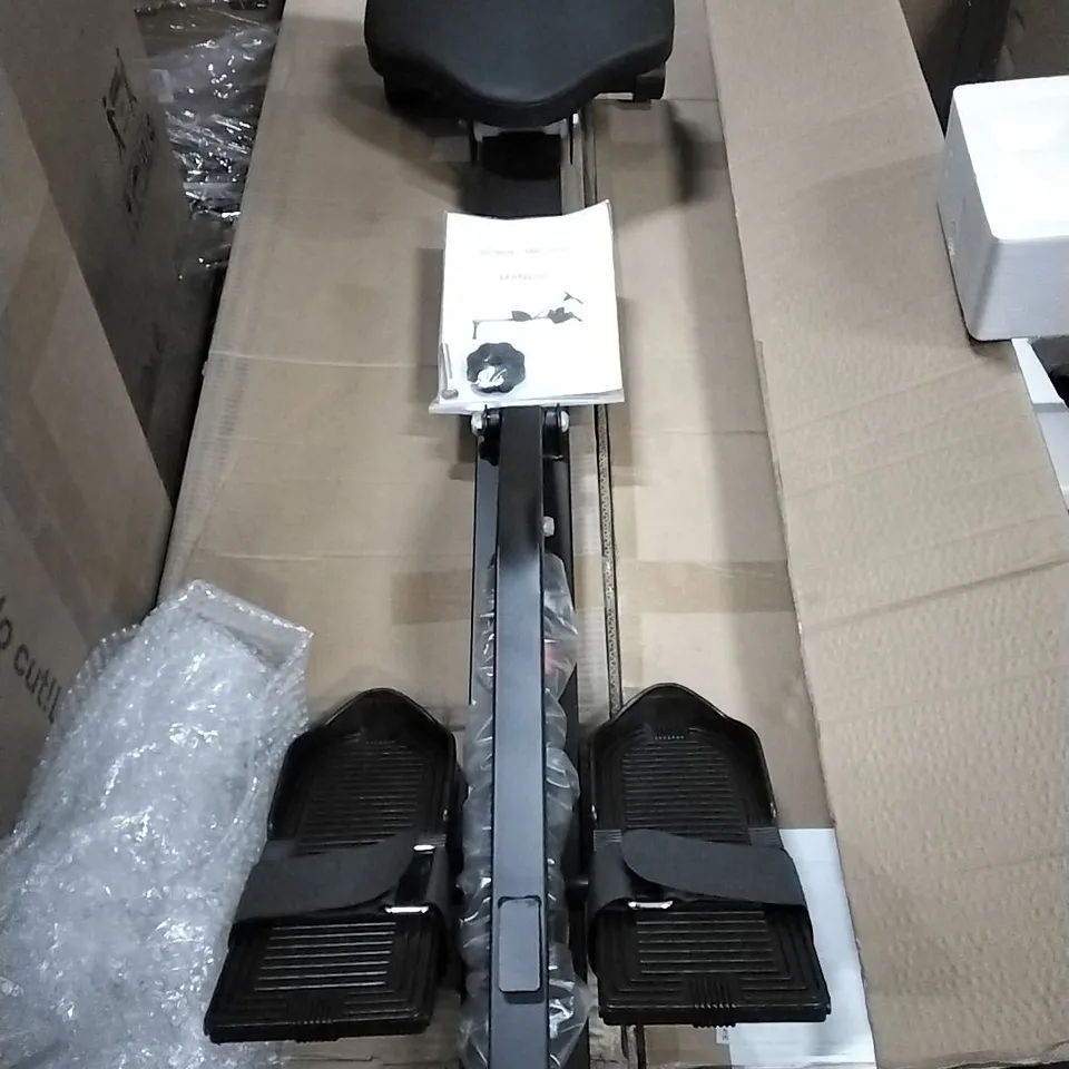 BOXED ROWING MACHINE 