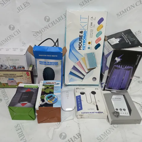 BOX OF ASSORTED ITEMS TO INCLUDE LIGHTS, EDUCATION VICE AND TV ANTENNA