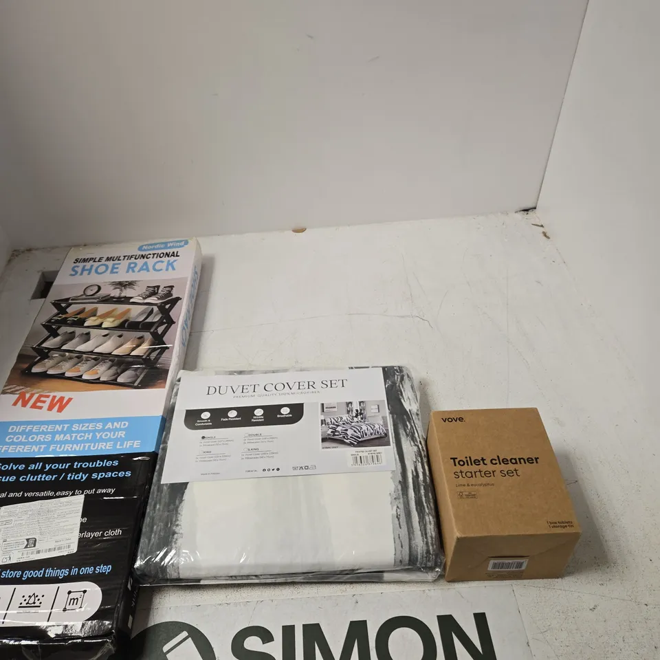 BOX OF APPROXIMATELY 10 ASSORTED ITEMS INCLUDING A SHOE RACK, DUVET COVER AND A TOILET CLEANER
