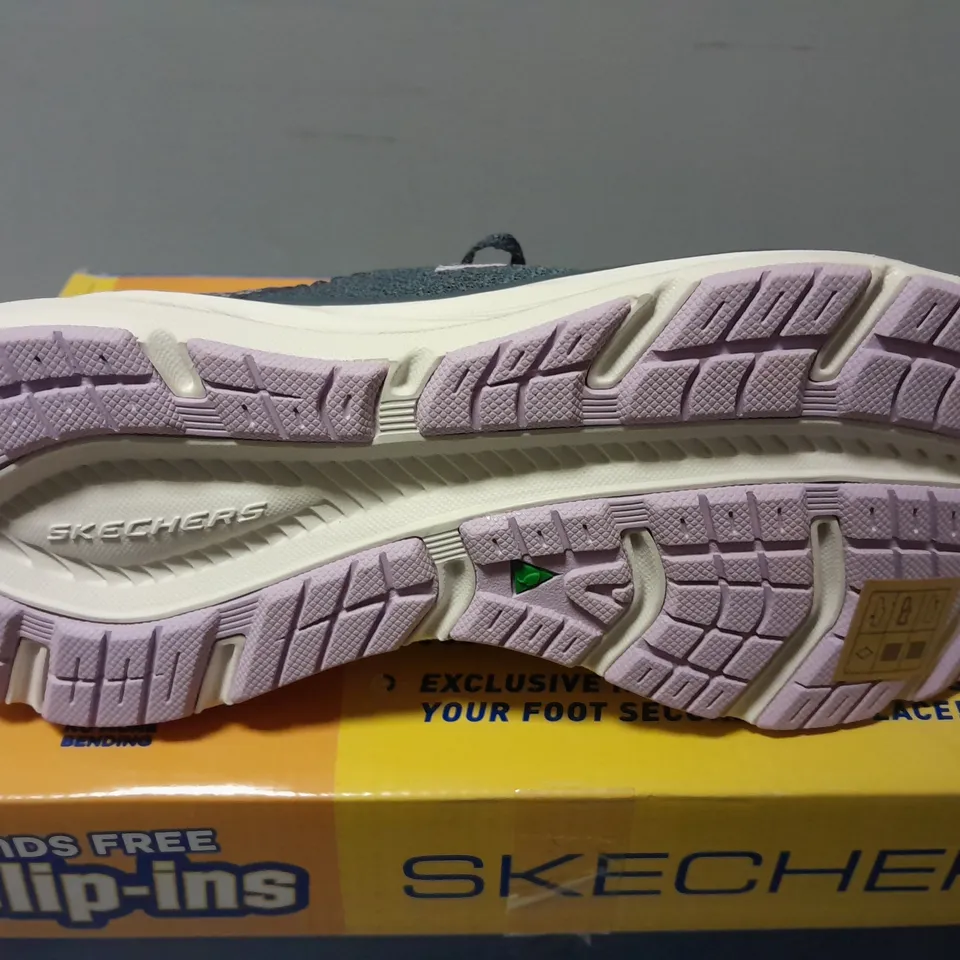 BOXED PAIR OF SKECHERS WOMENS SLIP IN TRAINERS IN NAVY - UK