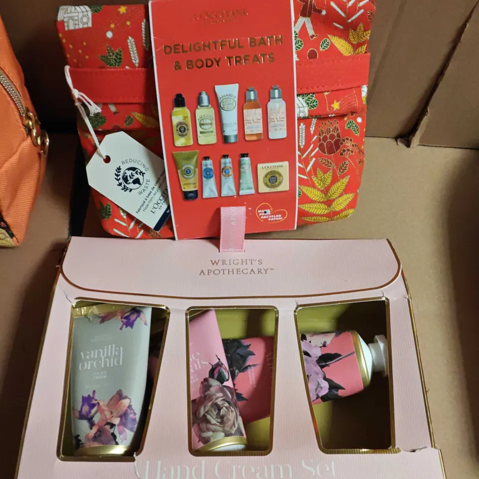 LOT OF 5 ASSORTED COSMETIC BOX SETS TO INCLUDE TED BAKER, LOCCITANE AND BAYLISS & HARDING