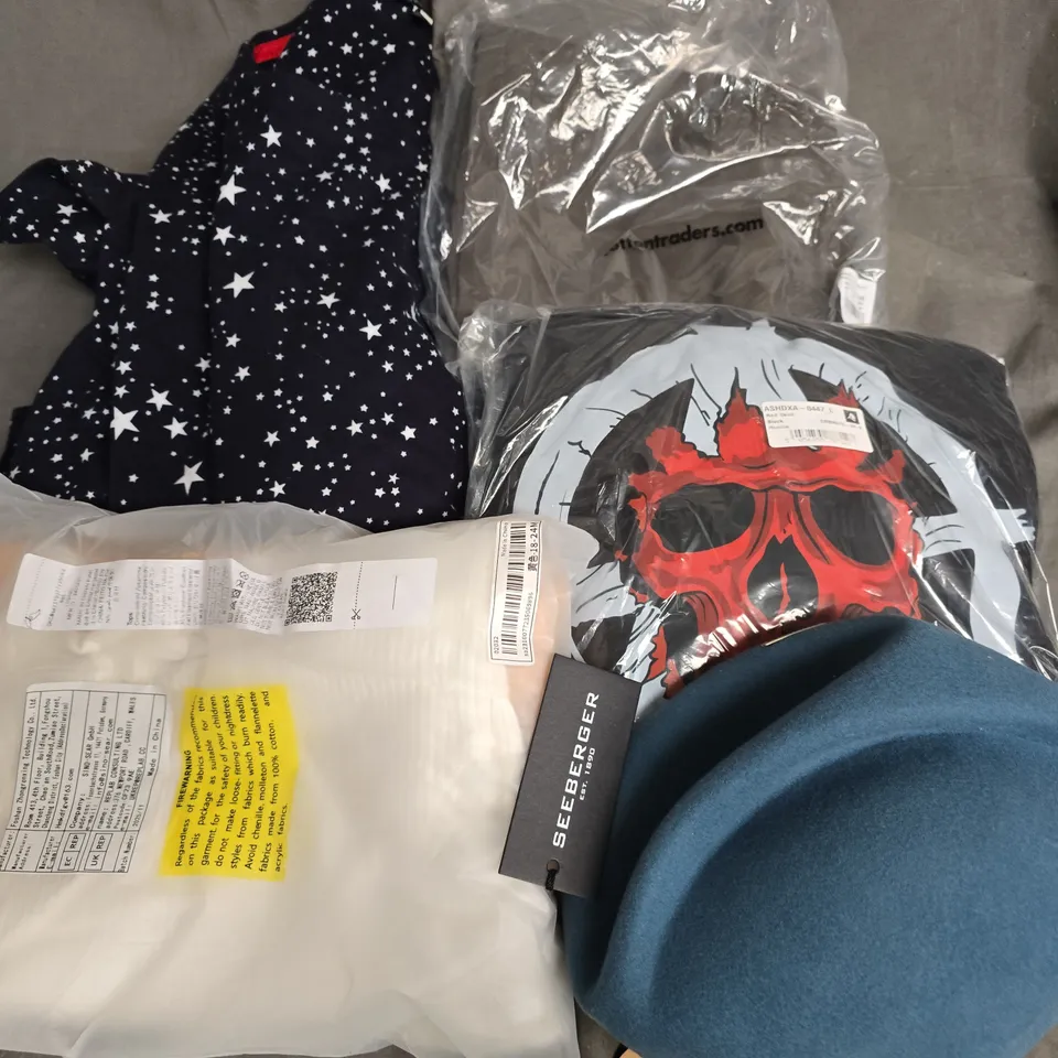 APPROXIMATELY 30 ASSORTED CLOTHING ITEMS IN VARIOUS SIZES, STYLES & COLOURS TO INCLUDE BRANDS SUCH AS JOULES, SEEBERGER, COTTONTRADERS, ETC - COLLECTION ONLY