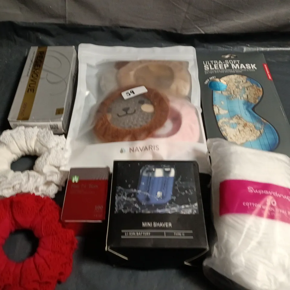 APPROXIMATELY 15 ASSORTED HEALTH & BEAUTY PRODUCTS TO INCLUDE SLEEP MASK, SCRUNCHES AND MINI SHAVER
