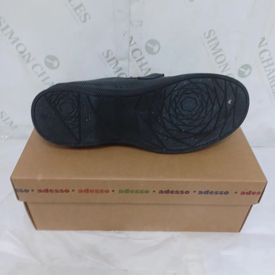 BOXED ADESSO LADIES FLAT SHOES WITH GOLD CHAIN DETAIL BLACK SIZE EU 39