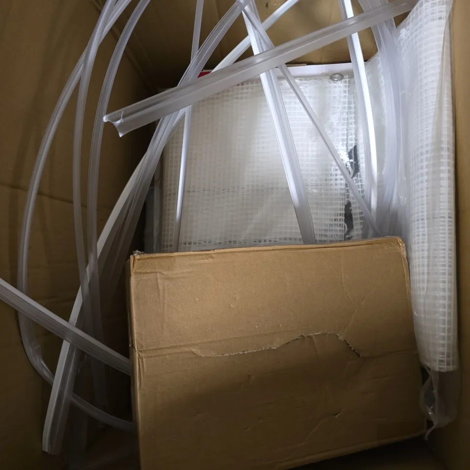 BOX OF APPROXIMATELY 6 ASSORTED HOUSEHOLD ITEMS TO INCLUDE - SHELF - KETTLE - ETC