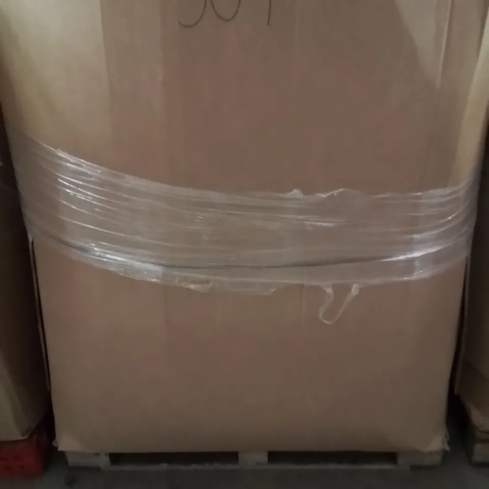 PALLET TO CONTAIN A LARGE QUANTITY OF GARDEN HOSES AND BITS OF SWIMMING PRODUCTS