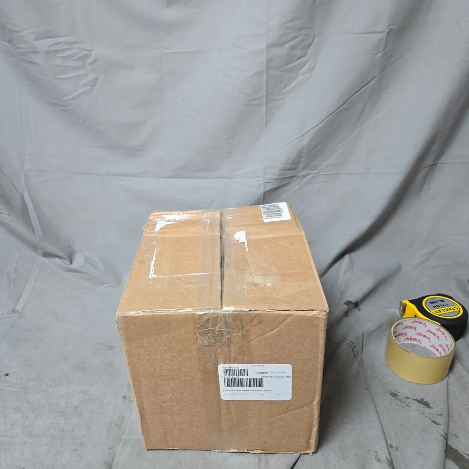 ROBERTS ZOOMBOX FM/AM RADIO WITH CD PLAYER BLACK