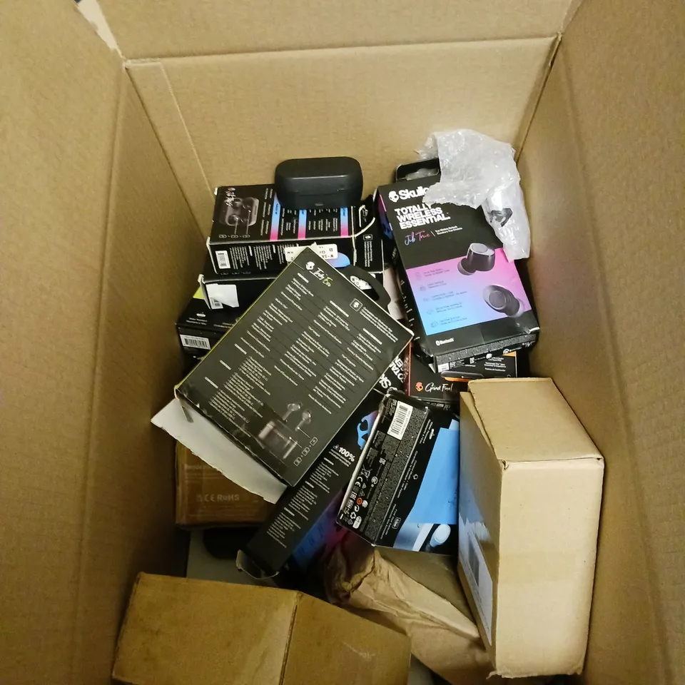 LOT OF APPROX 30 FAULTY BOXED AND UNBOXED WIRELESS HEADPHONES IN VARIOUS BRANDS TO INCLUDE SKULLCABDY, GUMY, MAJORITY AND REDMI ETC
