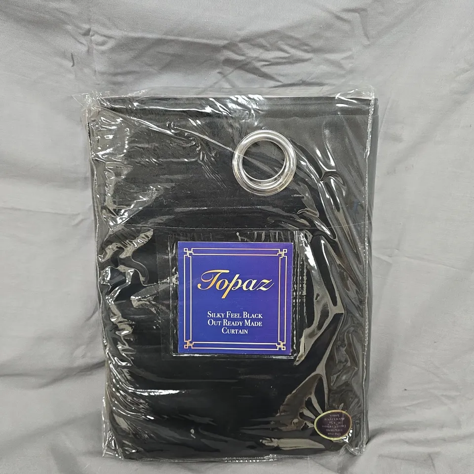 BOX OF APPROX 6 PAIRS OF TOPAZ SILKY FEEL BLACK OUT READY MADE CURTAIN – BLACK