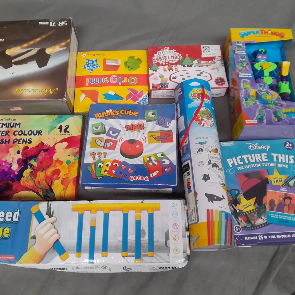 LOT OF APPROXIMATELY 25 ASSORTED TOYS AND GAMES TO INCLUDE ACTION FIGURES, DISNEY PICTURE THIS AND WATER COLOUR BRUSH PENS