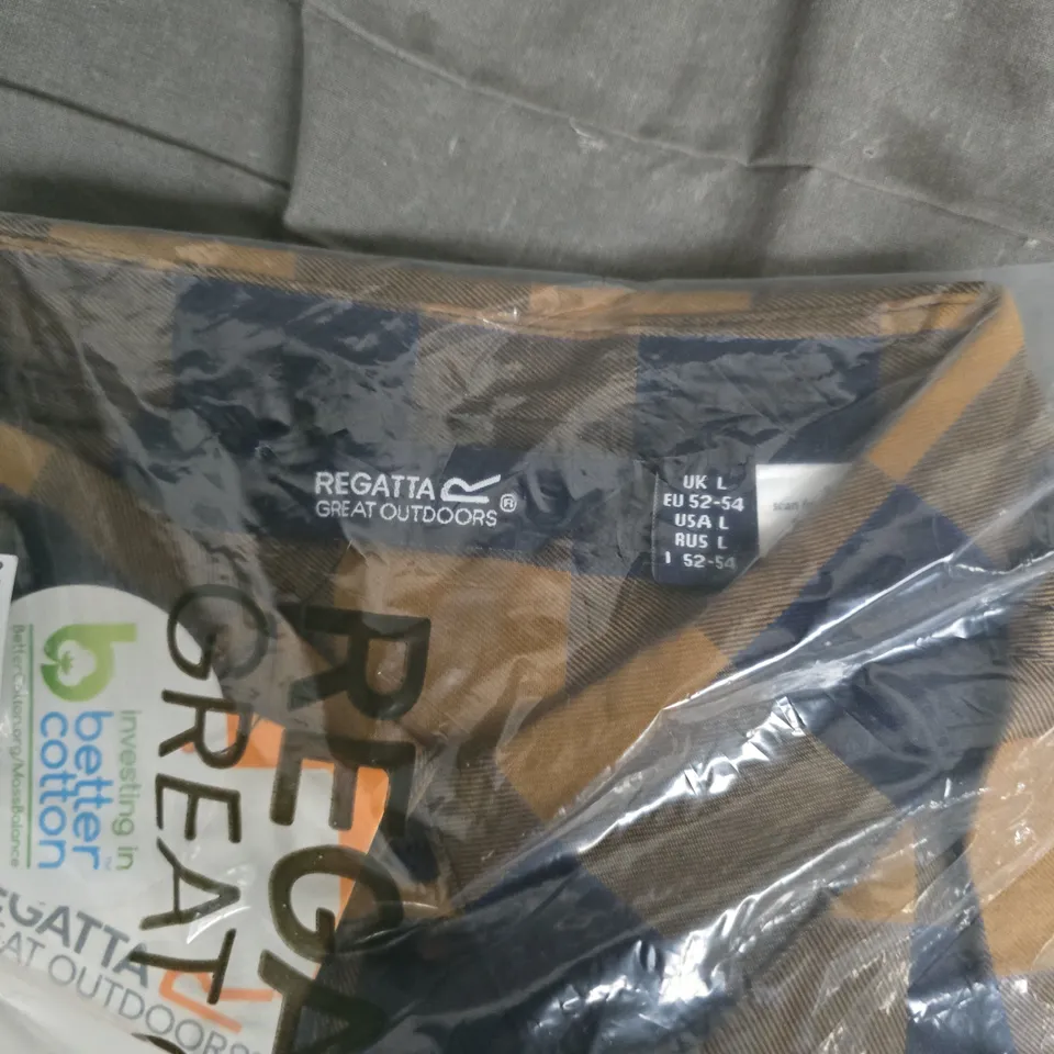 BAGGED REGATTA GREAT OUTDOORS SHIRT – NAVY/BROWN CHECK, UK L (LANCE)