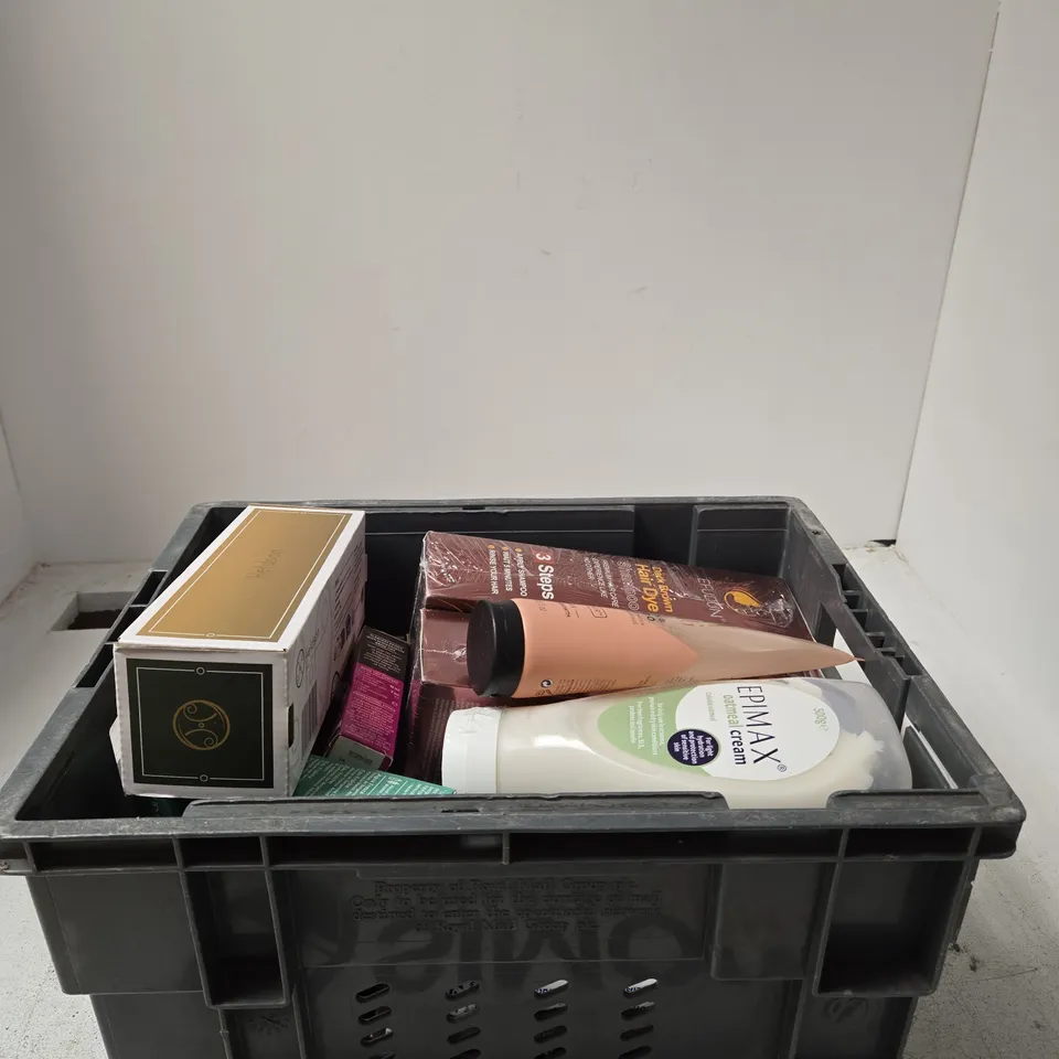 APPROXIMATELY 15 ASSORTED BEAUTY PRODUCTS INCLUDING COLGATE WHITE TEETH, HELDSON MASSAGEBALL SET AND CHARLES WORTHINGTON SHAMPOO