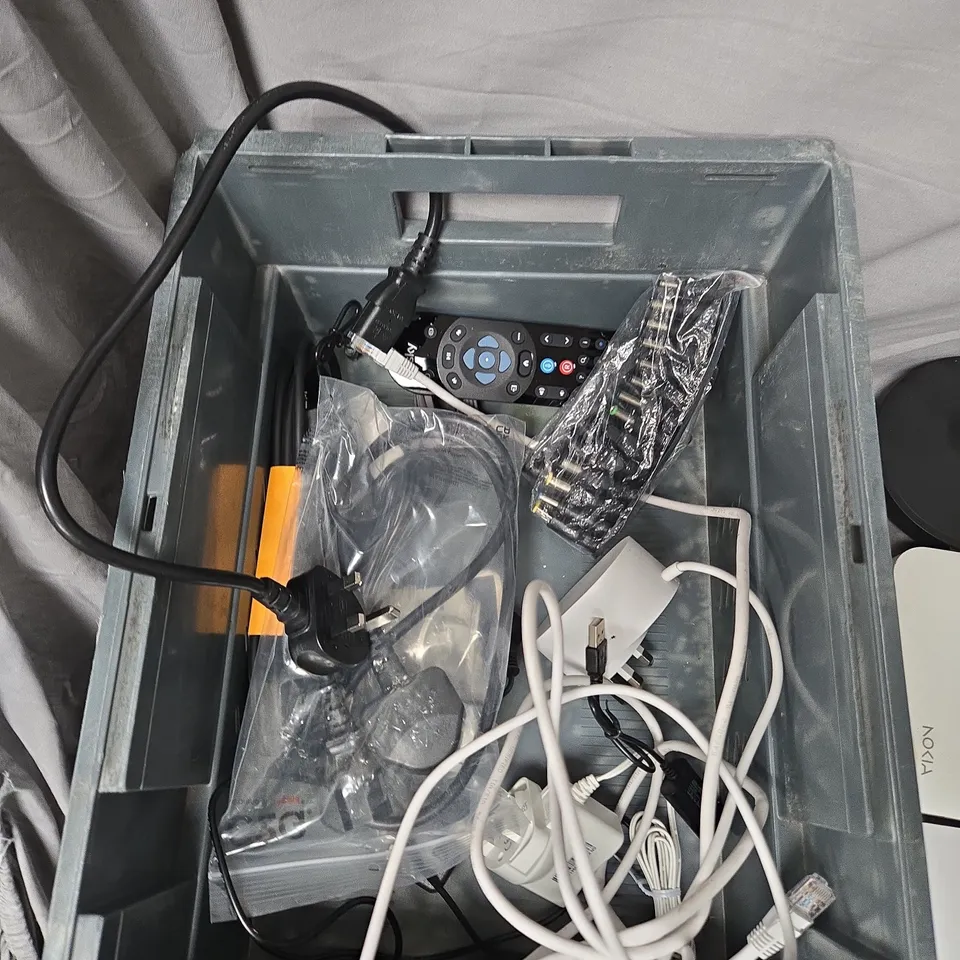 APPROXIMATELY 10 MIXED ELECTRICAL ITEM/S