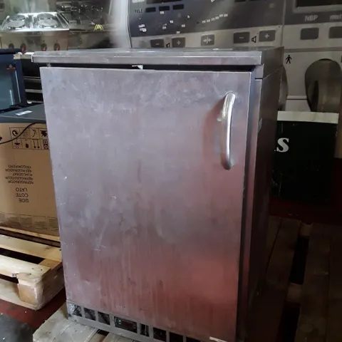 GAMKO 1 DOOR UNDERCOUNTER FRIDGE