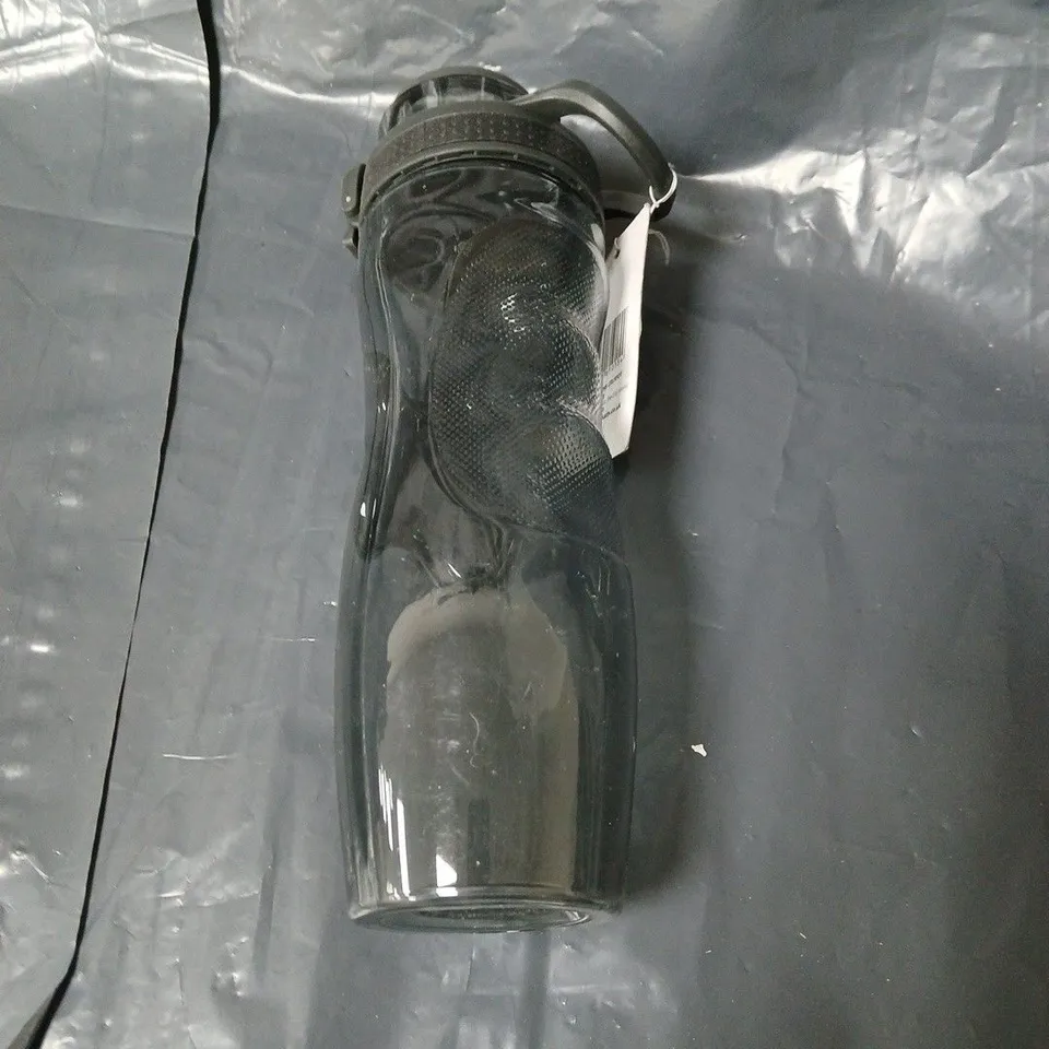 BOX OF APPROXIMATELY 30 ASSORTED ITEMS INCLUDING SPORTS DRINKING BOTTLE , COB MULTI WORK LIGHT AND 3PC FISHING LINE