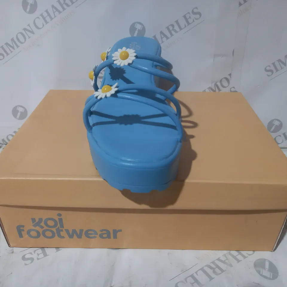 BRAND NEW BOXED PAIR OF KOI VEGAN LEATHER BLOOMING DAISY OASIS STRAPPY SLIDERS IN BLUE UK SIZE 8