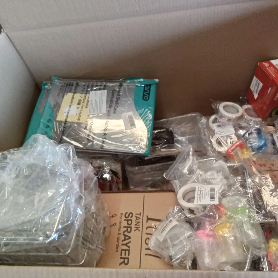 PALLET OF ASSORTED ITEMS INCLUDING M-DESIGN CUTLERY TRAY, M-DESIGN COOKWARE ORGANISER, 3-IN-1 SELFIE LIGHT, NEMO BATH TOYS, WHITE/GOLD ANNIVERSARY BALLOON SET, HARD SHELL TABLET CASE