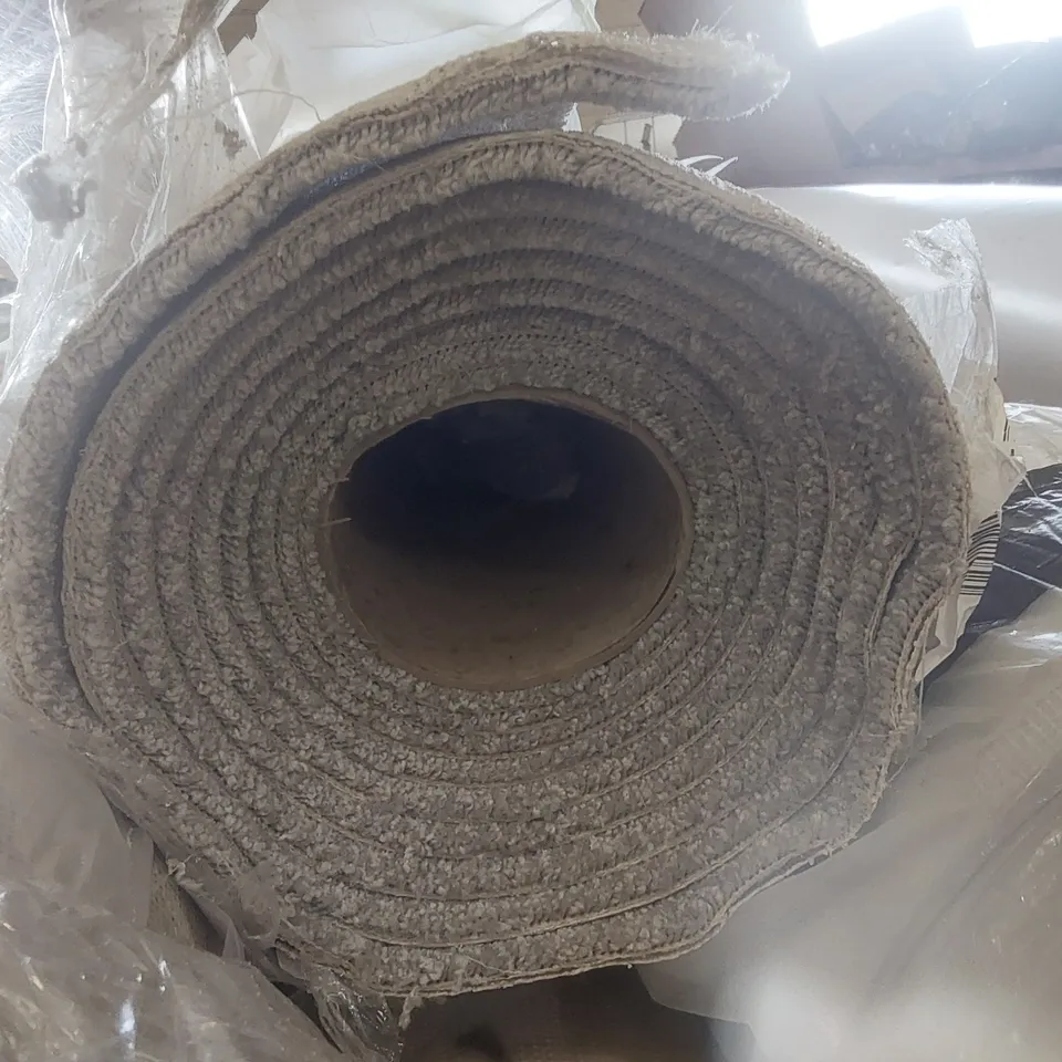 ROLL OF QUALITY EC FREEDOM FOG CARPET - APPROXIMATELY 4 x 3m