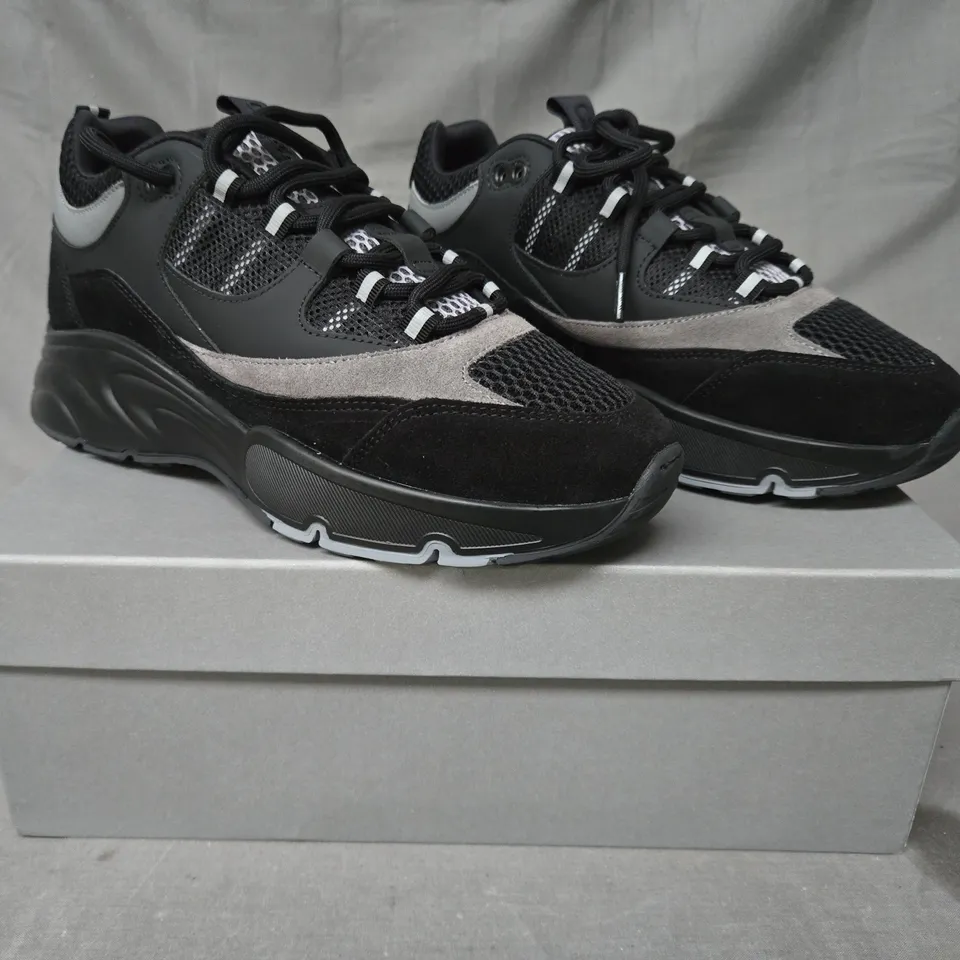 BOXED PAIR OF CLEENS AERO RUNNER IN ONYX COLOUR UK SIZE 9