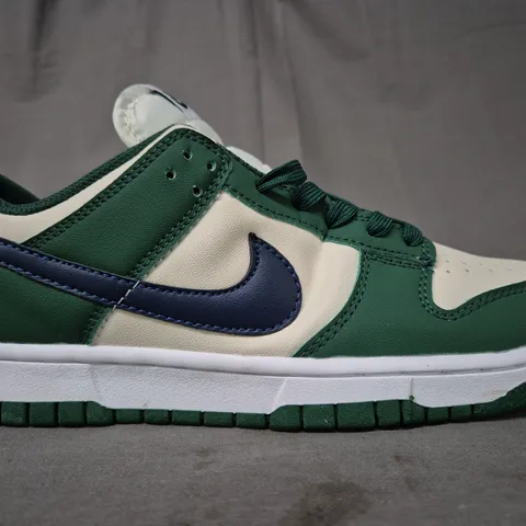 BOXED PAIR OF NIKE DUNK LOW SHOES IN GREEN/CREAM/NAVY UK SIZE 8.5