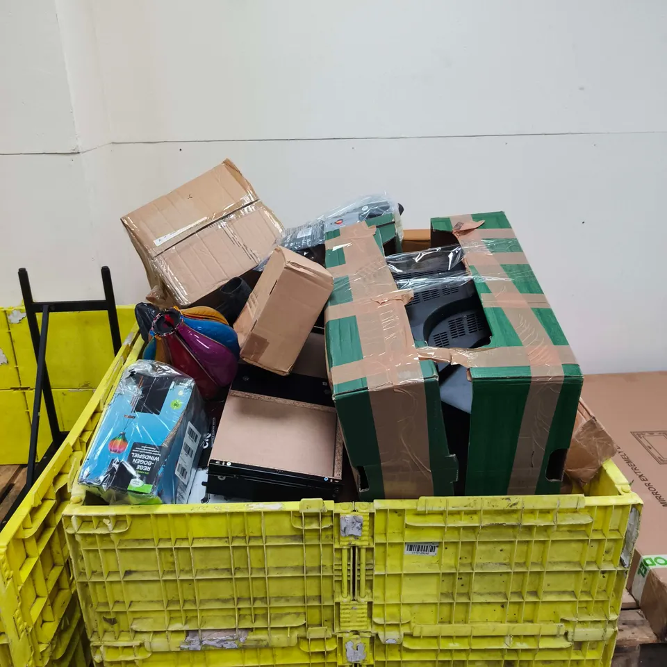 PALLET CONTAINING A LARGE AMOUNT OF DAMAGED ITEMS