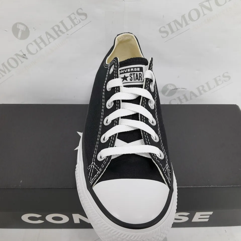 BOXED PAIR OF CONVERSE ALL STAR LOWS IN BLACK/WHITE - MENS 6