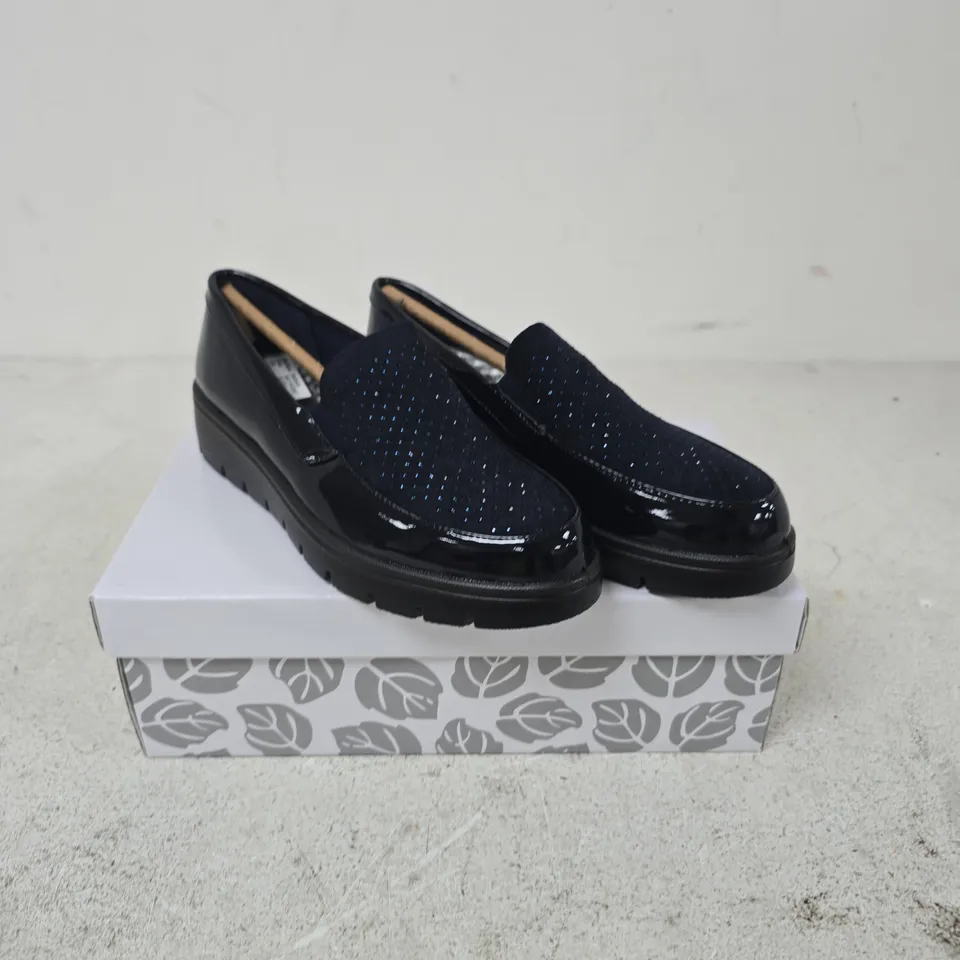 SHOE TREE COMFORT BARBARA NAVY PATENT LOAFERS – UK 3
