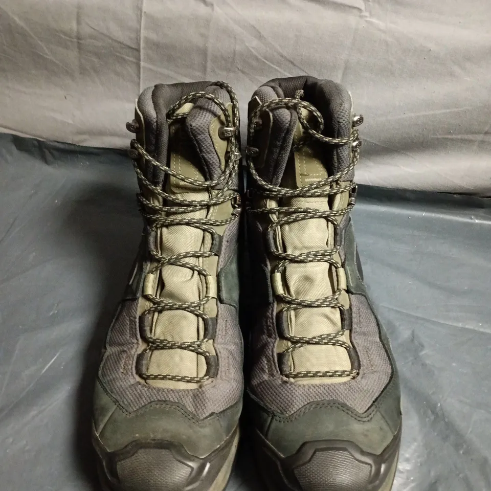 PAIR OF SALOMON HIKING BOOTS –UK SIZE UNSPECIFIED