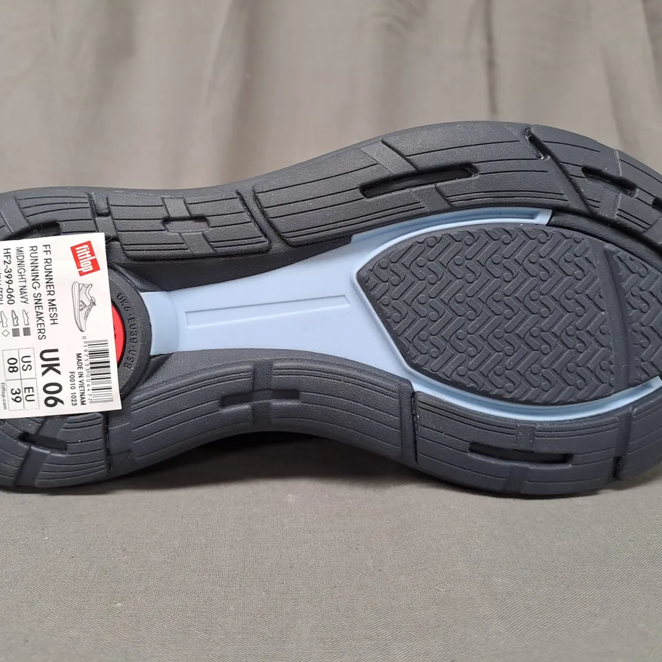 BOXED PAIR OF FITFLOP RUNNER MESH RUNNING SHOES IN NAVY UK SIZE 6