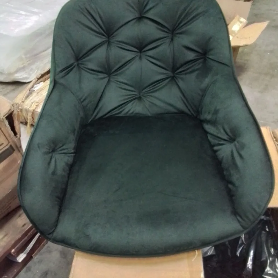 A BOXED PAIR OF GREEN VELVET UPHOLSTERED DINING ROOM CHAIRS 