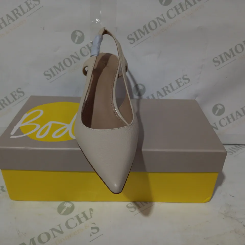BOXED PAIR OF BODEN CUT-OUT SLINGBACK HEELS IN BEIGE EU SIZE 38