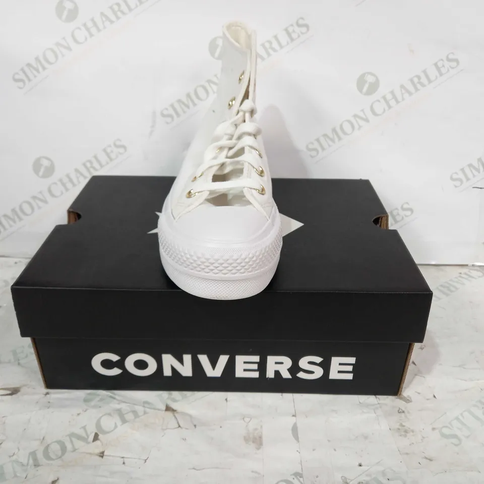 BOXED PAIR OF CONVERSE ALL STAR CANVAS SHOES IN WHITE UK SIZE 3.5