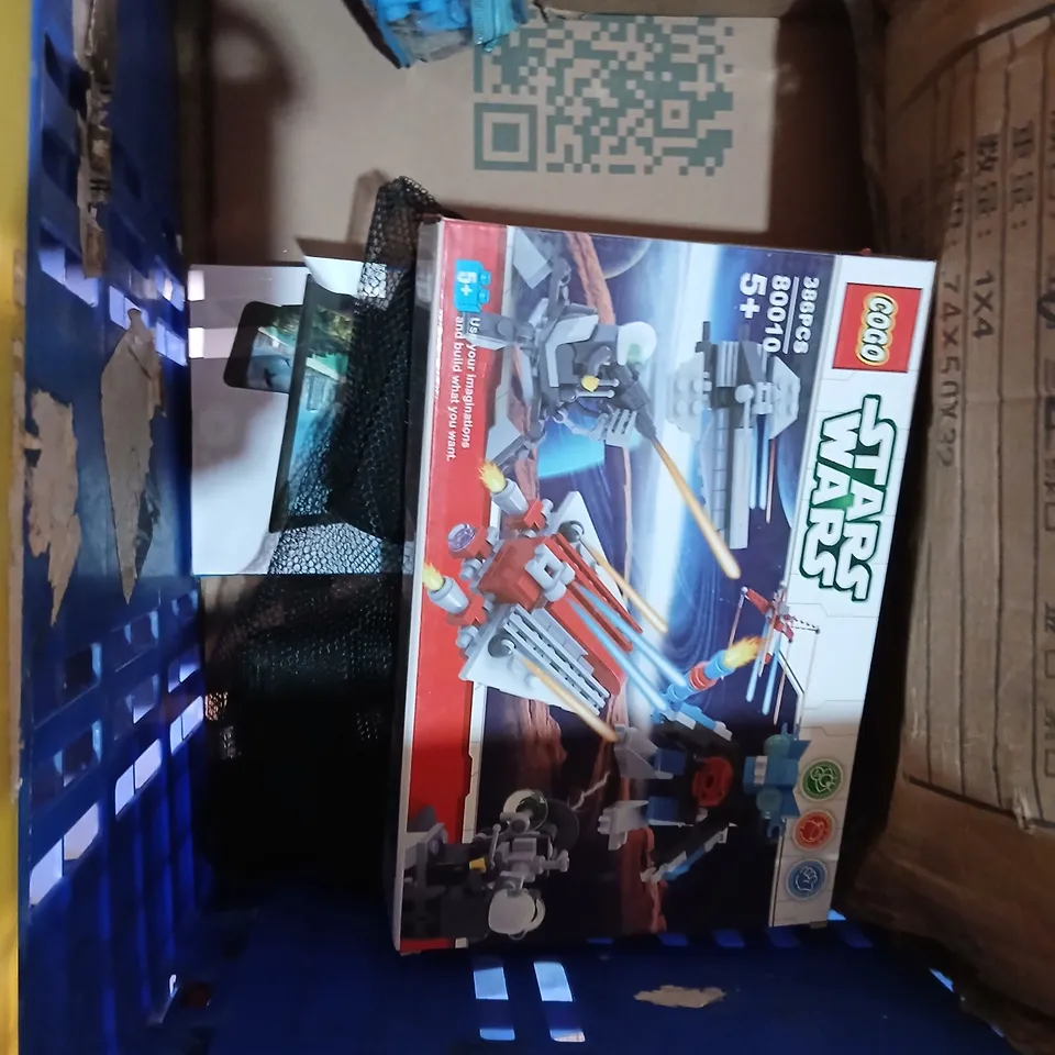 PALLET OF ASSORTED PRODUCTS TO INCLUDE; 3D LAMP ILLUSION, TANGLED DOLL, RUSTY RIVETS TOY AND BIKE/SCOOTER PARTS