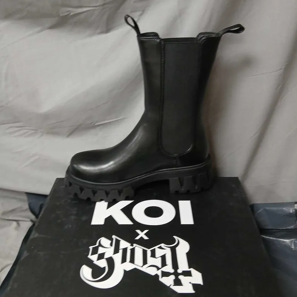 KOI X GHOST BLACK LEATHER CHELSEA BOOTS – SIZE 6