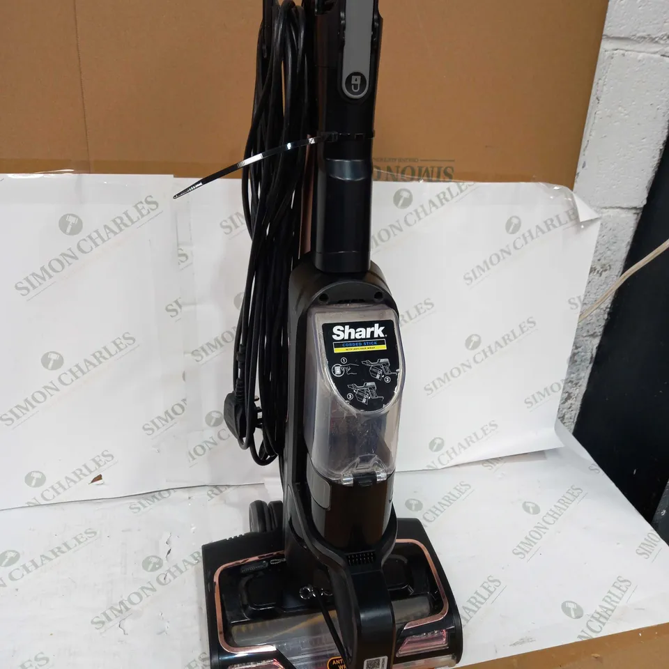 SHARK CORDED STICK VACUUM HZ500UKT