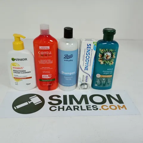 APPROXIMATEY 20 ASSORTED HEALTH AND BEAUTY PRODUCTS TO INCLUDE - GARNIER BRIGHTENING CREAM CLEANSER - CANTU CONDITIONER AND SENSODYNE TOOTHPASTE