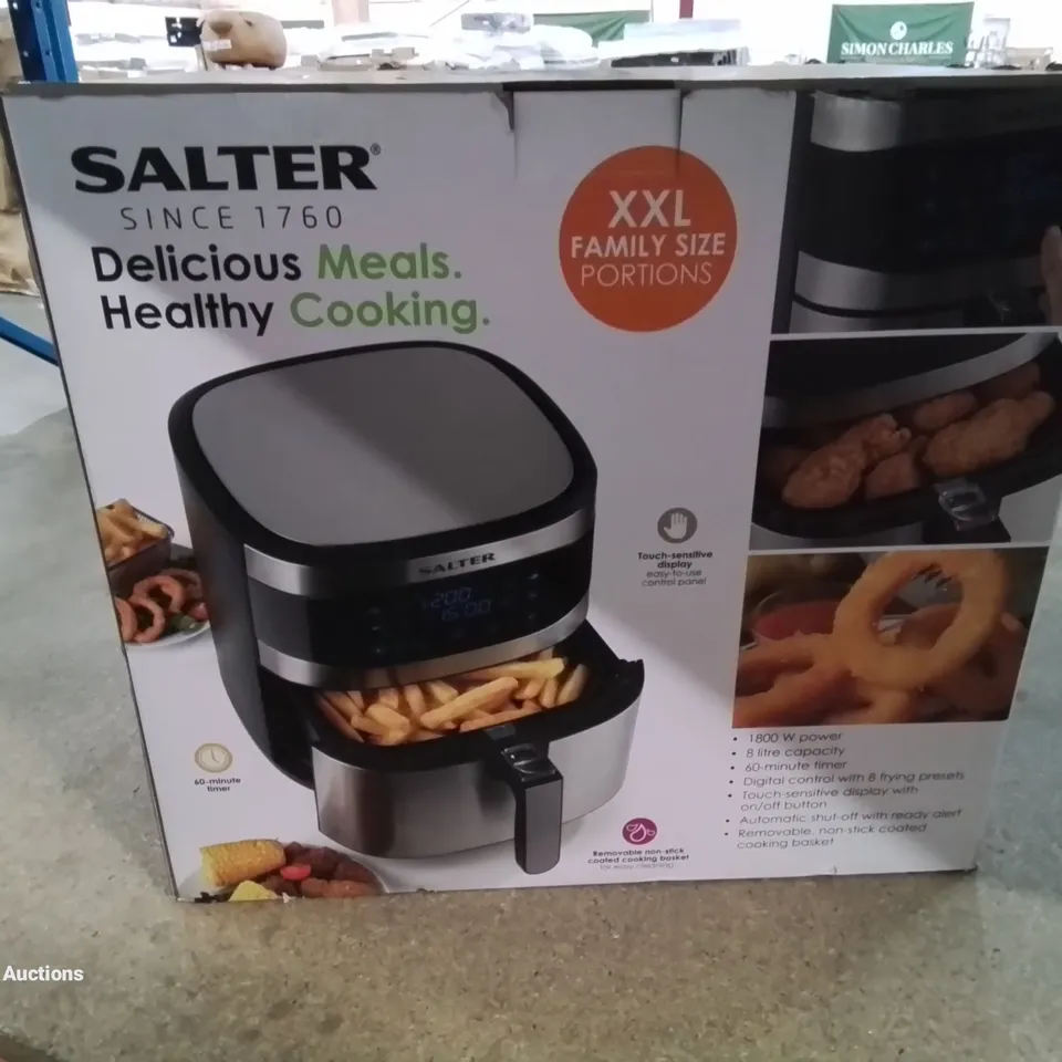 SALTER XXL 8 LITRE FAMILY AIR FRYER IN SILVER