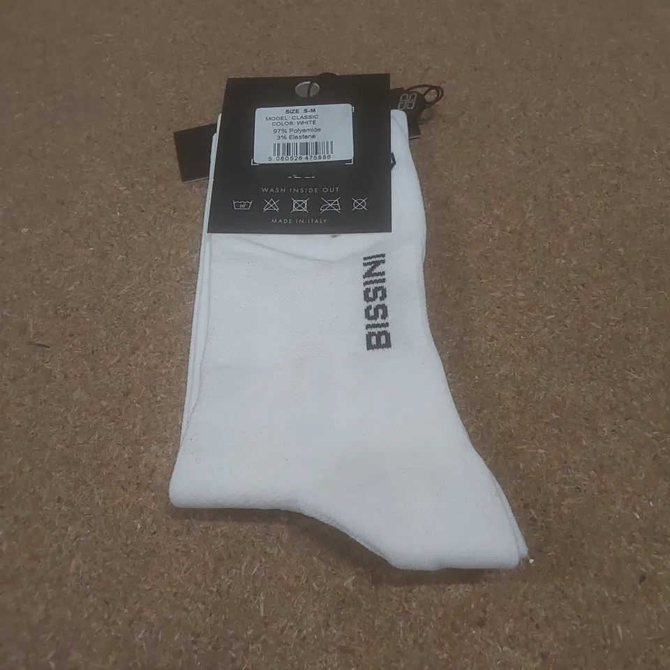 BOX TO CONTAIN APPROX 35 BRAND NEW PAIRS OF BISSINI CYCLING SOCKS - WHITE // SIZE: S-M // 1 PAIR PER PACK