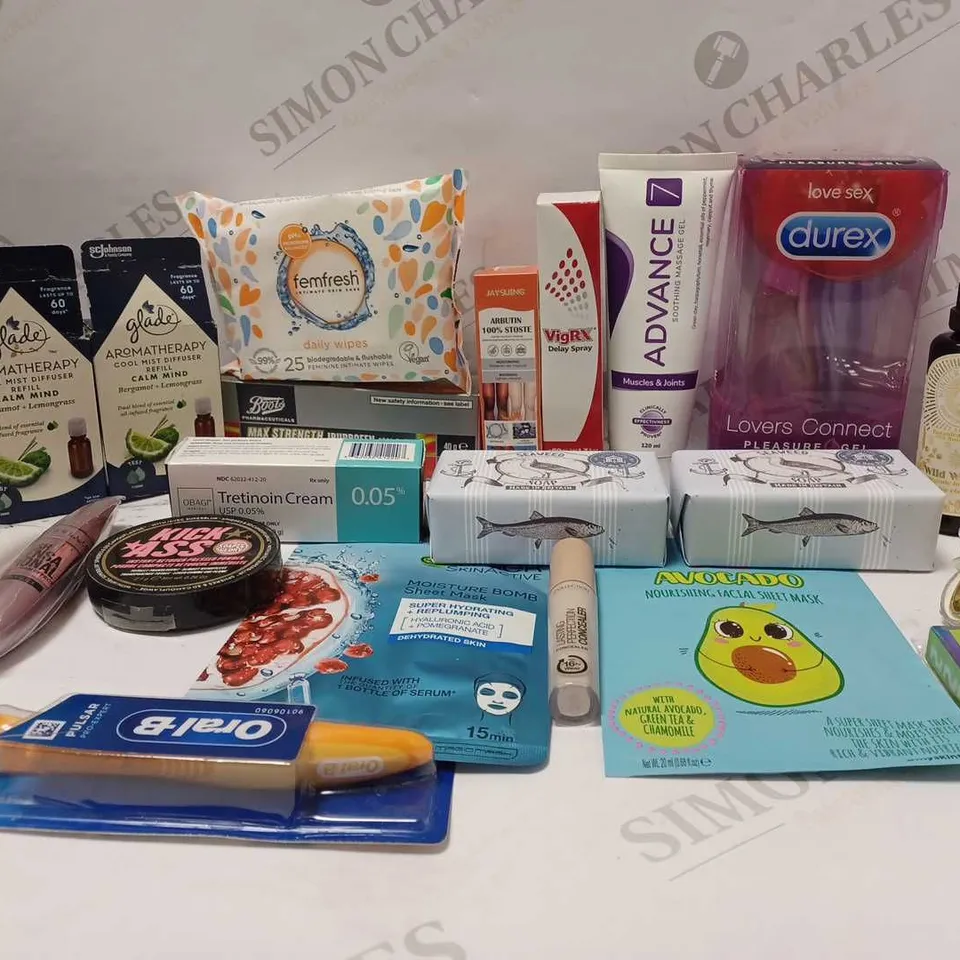 LOT OF APPROX 10 ASSORTED BEAUTY PRODUCTS TO INCLUDE GLADE COOL MIST DIFFUSER, DUREX PLEASURE GEL, GARNIER SHEET MASK, ETC